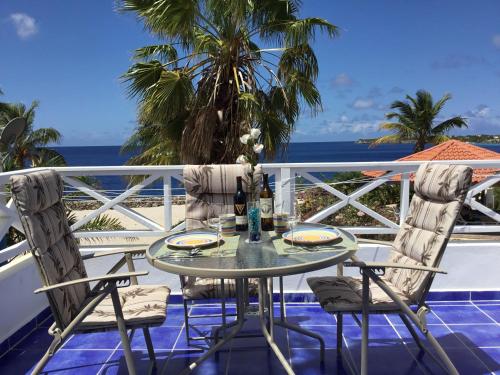 beranda/teres, Oceanfront Townhome in Marazul Dive Resort in Westpunt