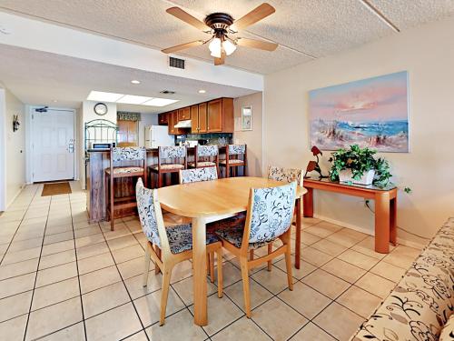 4400 Gulf Blvd Condo Unit 305 - image 4