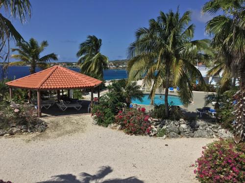 Fasiliti, Oceanfront Townhome in Marazul Dive Resort in Westpunt