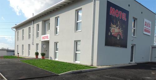 AVIA Motel Bisamberg - Accommodation - Korneuburg