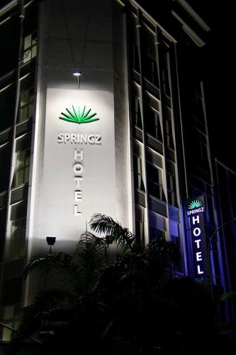 Springz Hotel-Bukit Jalil near LRT Train Station - Bukit Jalil