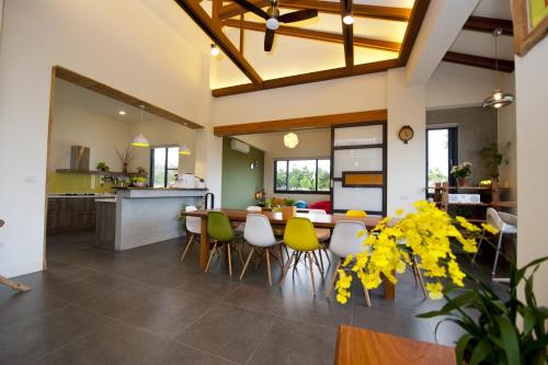 더 트리 B & B