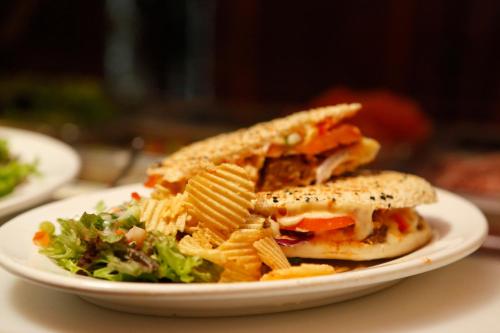 อาหารและเครื่องดื่ม, Hallahan's in แบลลินา