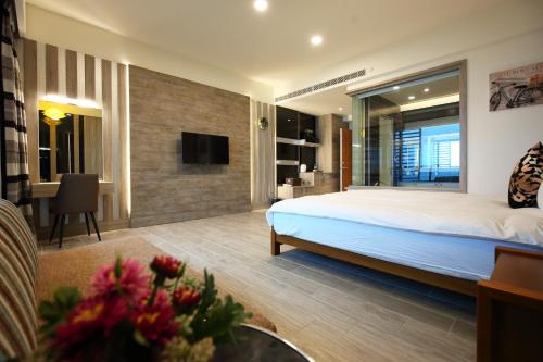 Seven Stars Sunrise,Seven Stars DEAR Ideally located in the Hsincheng Township area, Seven stars Sunrise Homestay promises a relaxing and wonderful visit. The property has everything you need for a comfortable stay. Service-minded staff