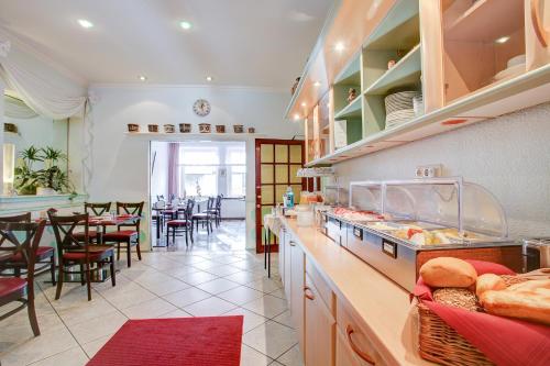 餐飲選擇, INA酒店康蘇爾 (INA Hotel Consul) in 米特