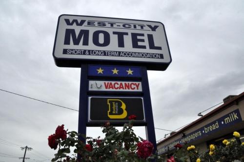المرافق, West City Motel in Sunshine