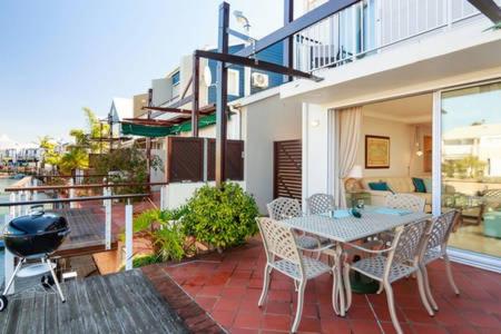 WATERFRONT - Quay Largo two bedroom on the water with mooring, Knysna