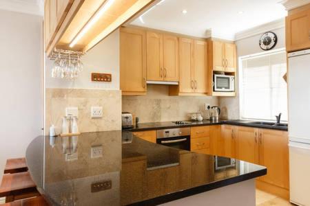 WATERFRONT - Quay Largo two bedroom on the water with mooring, Knysna (foto 3)
