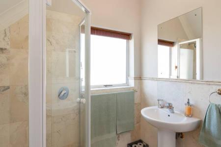 WATERFRONT - Quay Largo two bedroom on the water with mooring, Knysna (foto 6)