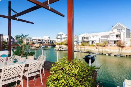 WATERFRONT - Quay Largo two bedroom on the water with mooring, Knysna (foto 9)