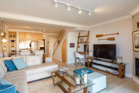 WATERFRONT - Quay Largo two bedroom on the water with mooring, Knysna (foto 10)