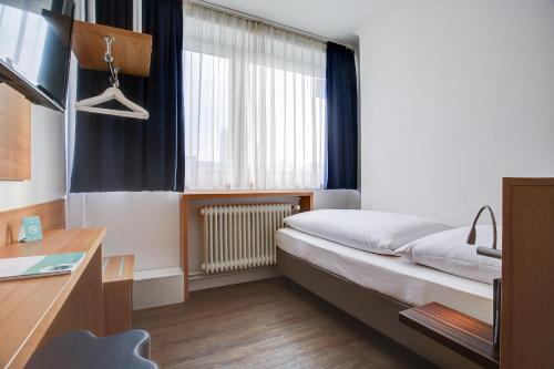 Hotel Keese Ideally located in the St.Pauli area, Centro Hotel Keese promises a relaxing and wonderful visit. Featuring a satisfying list of amenities, guests will find their stay at the property a comfortable on