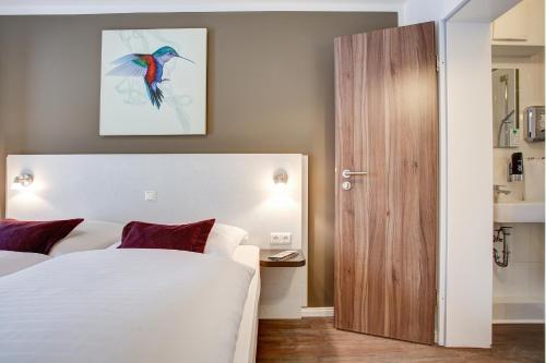 Hotel West - image 7