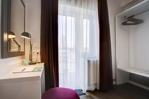 Hotel West - image 13