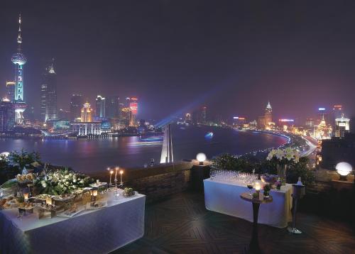 Broadway Mansions Hotel - On the bund, Шанхай (фото 11)
