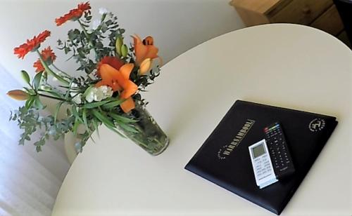 เทิร์น - อิน โมเต็ล (Turn-In Motel) in วอรร์นามบูล