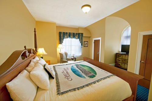 The Mimslyn Inn The Mimslyn Inn is a popular choice amongst travelers in Luray (VA), whether exploring or just passing through. The property offers guests a range of services and amenities designed to provide comfort