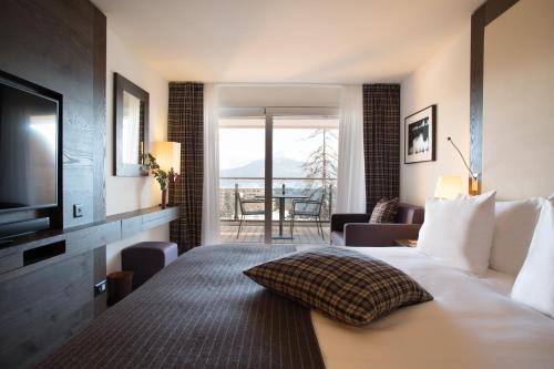 Deluxe Double Room with Mountain View