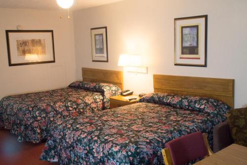 Tazewell Motor Lodge - image 4