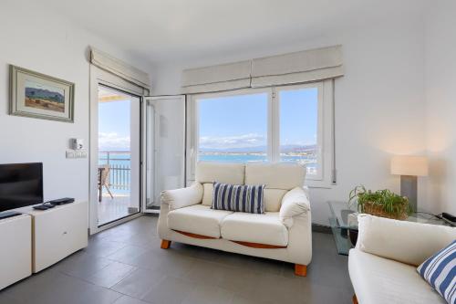 Two-Bedroom Apartment with Sea View image 10