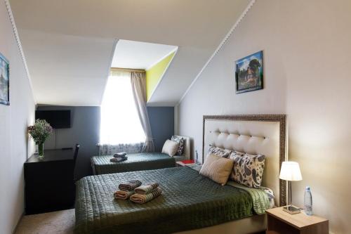 Lafayette Hotel - image 7