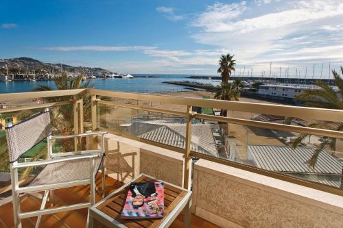 One-Bedroom Apartment with Balcony and Sea View