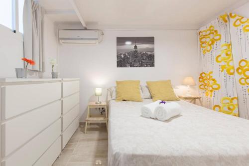 Exclusive Apartment In The Heart Of Seville - image 3