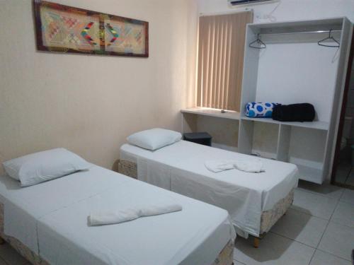 2 twin beds