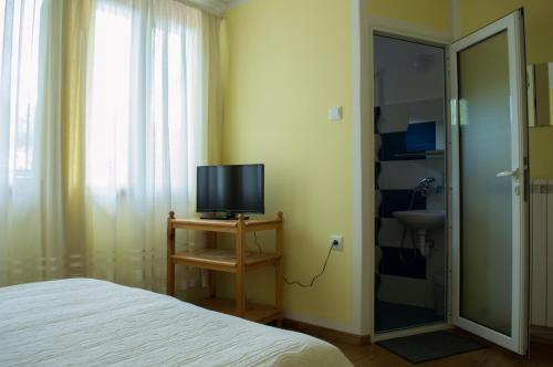 Bobi Guest House - image 12