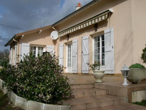 A la Volette, chambres d'hôtes, 2 à 6 personnes, linge et petit déjeuner inclus, jeux-cabanes pour enfants, 3