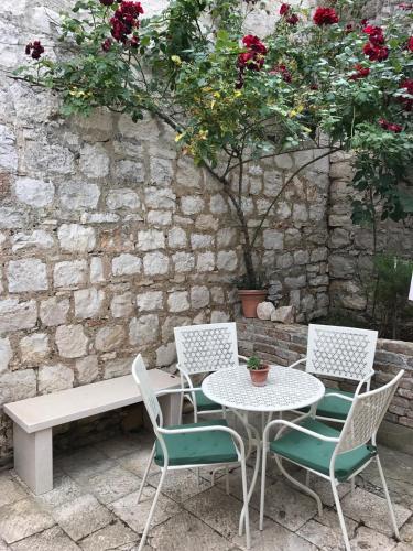 Palazzo Apartment - image 8