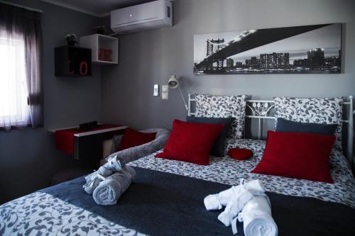 Romeo & Juliet -Modern & Stylish Apartment With City View in Egaleo-Athens, Ateny