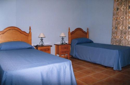 3 twin beds