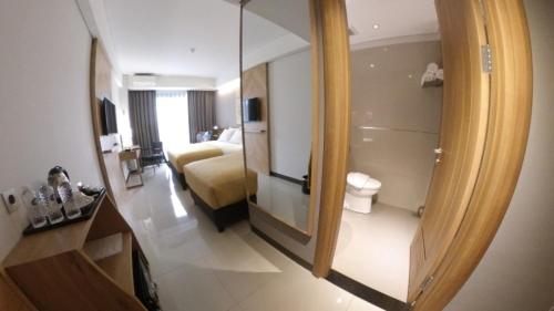Bathroom, Hay Hotel Bandung near Thermal Baths Ciwalini