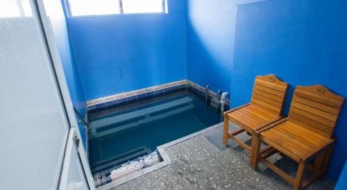 Absolute Lake View Motel - image 4