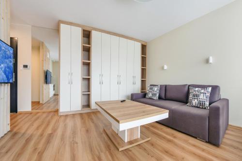 One-Bedroom Apartment - 21 Okrzei A image 9