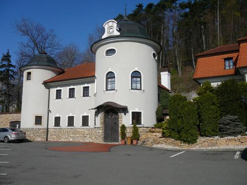 Zámeček Pod Hradem - image 7