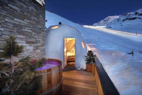 Igloo-Pod Hot Tub