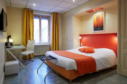 La Commanderie de Champarey La Commanderie de Champarey is perfectly located for both business and leisure guests in Bourgoin-Jallieu. Featuring a satisfying list of amenities, guests will find their stay at the property a comfo