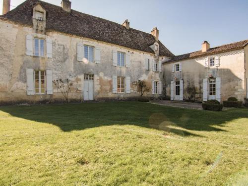 Luxurious Mansion with Swimming Pool in Aquitaine - image 12