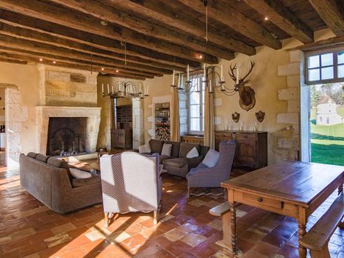 Luxurious Mansion with Swimming Pool in Aquitaine - image 10
