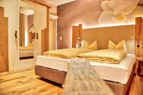 One-Bedroom Apartment with Large Bathroom- Annex