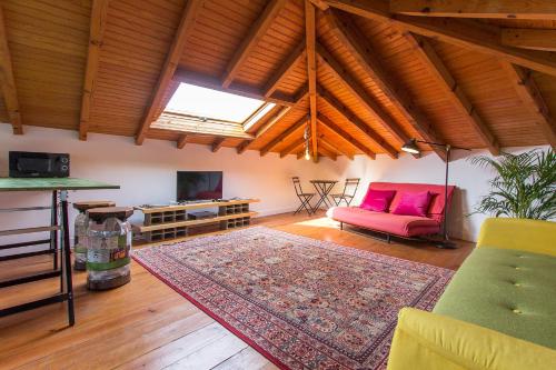  Combro Design by Homing in Lissabon