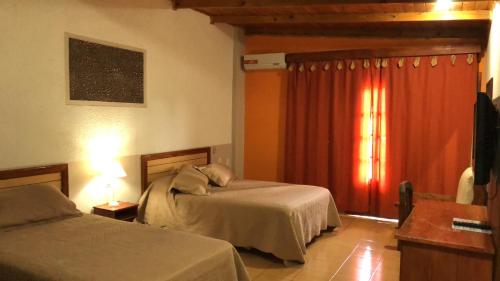 1 double bed, 1 twin bed