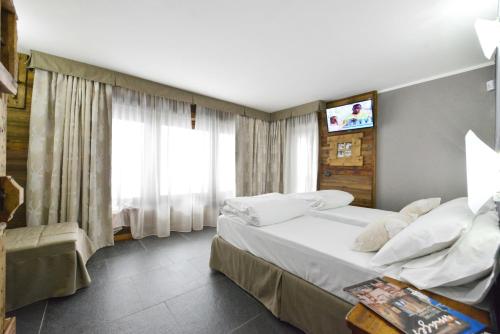 M4478 Mollino Rooms