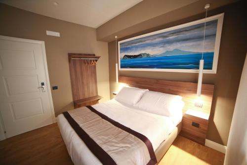 7th Floor Suite - image 8