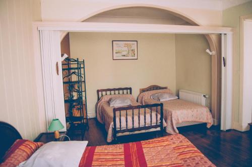 1 double bed, 3 twin beds
