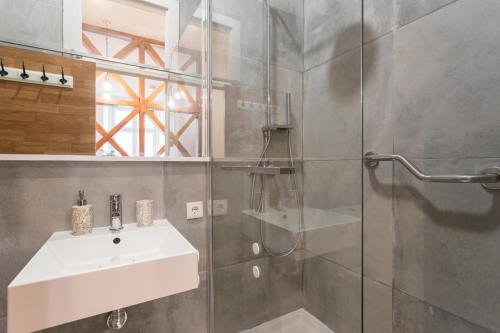 Baixa Modern Three-Bedroom Apartment - by LU Holidays