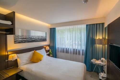 Pelican London Hotel and Residence - image 3