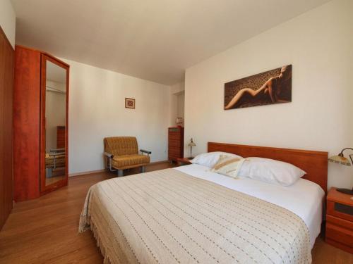 One Bedroom Apartment with Balcony and Sea View